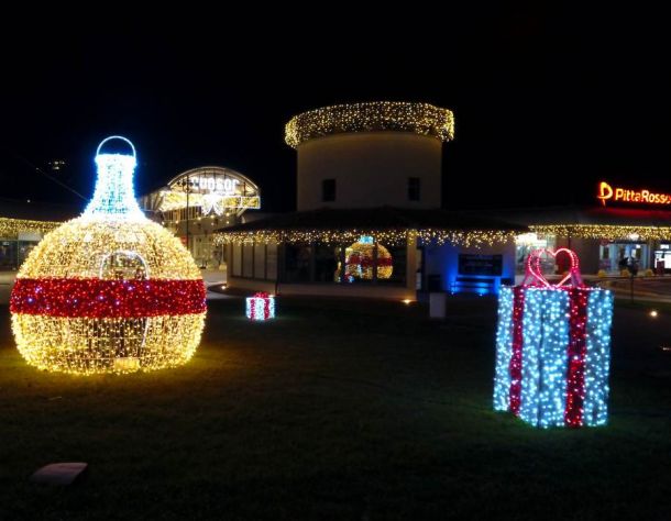 Insegne luminose natalizie quasar installazione a Perugia, Terni e centro italia 