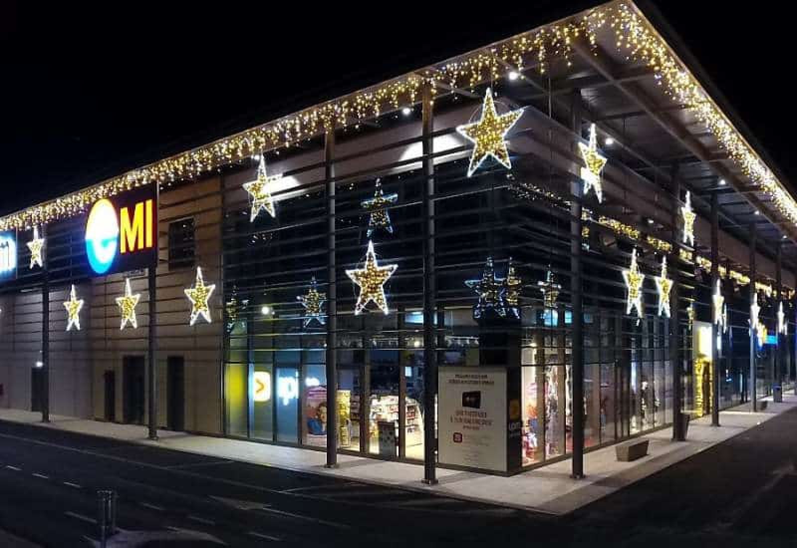 allestimenti per centri commerciali ed edifici  composizioni luminose natalizie in Umbria Toscana e Marche