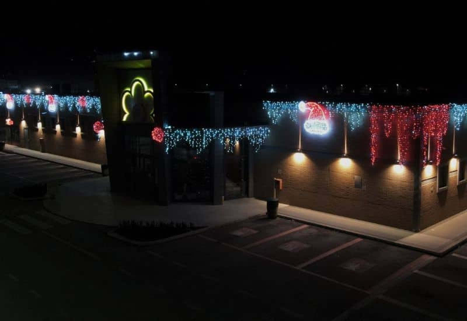 allestimenti per centri commerciali ed edifici  composizioni luminose natalizie in Umbria Toscana e Marche
